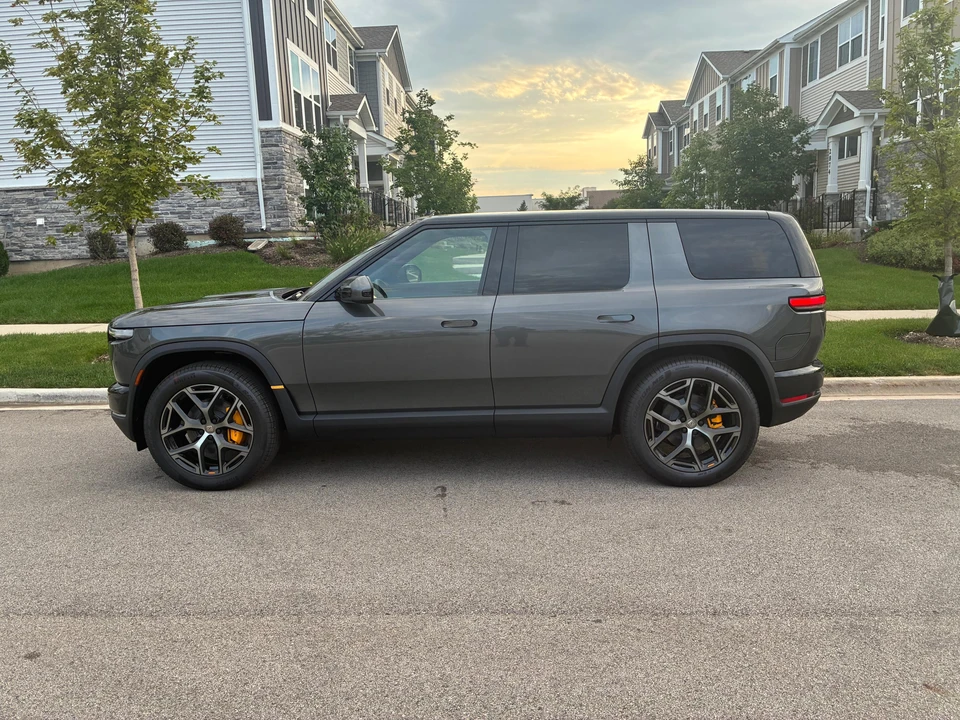 2027 Rivian - Image 8 of 31