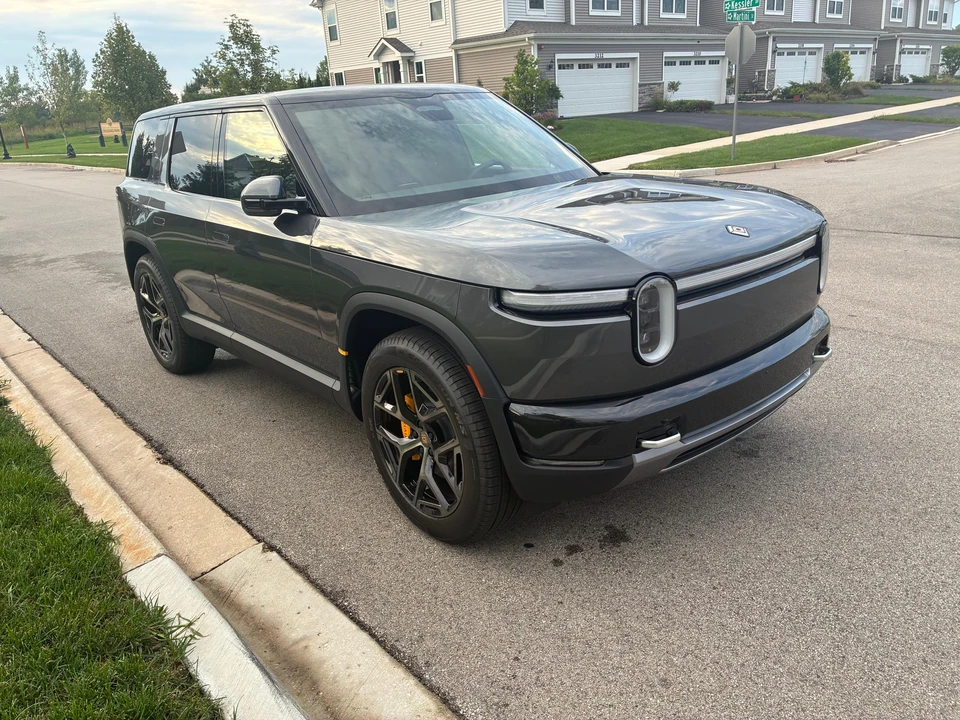 2027 Rivian - Image 14 of 31