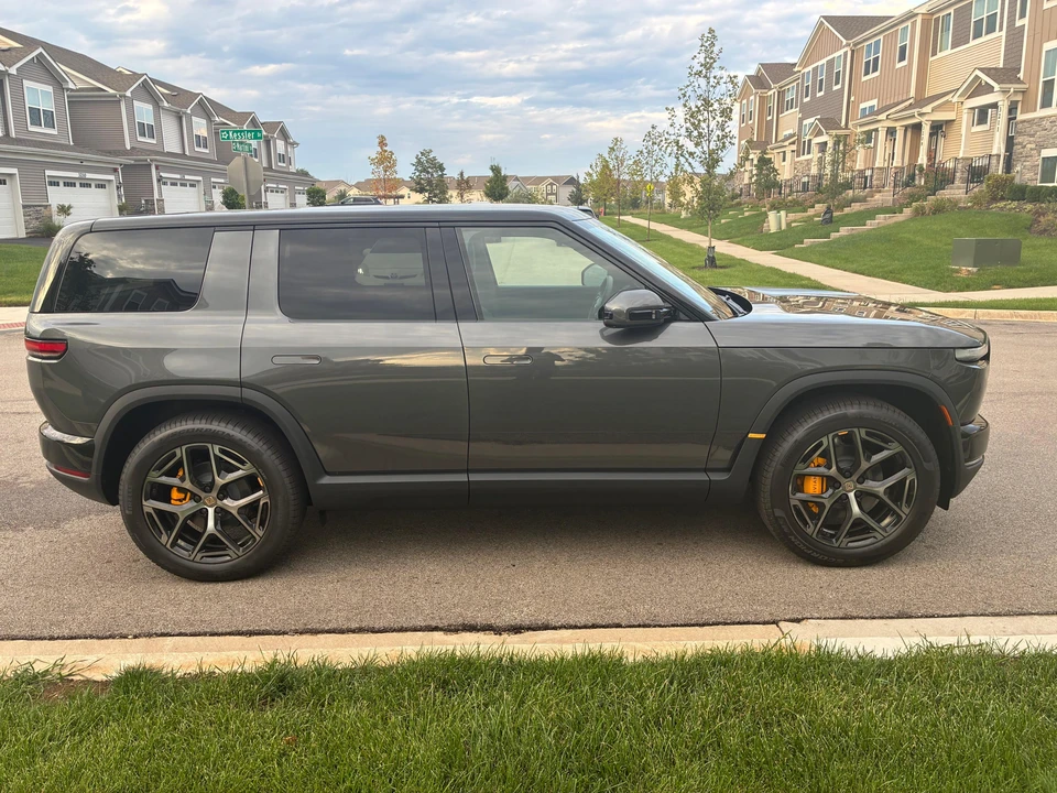 2027 Rivian - Image 13 of 31