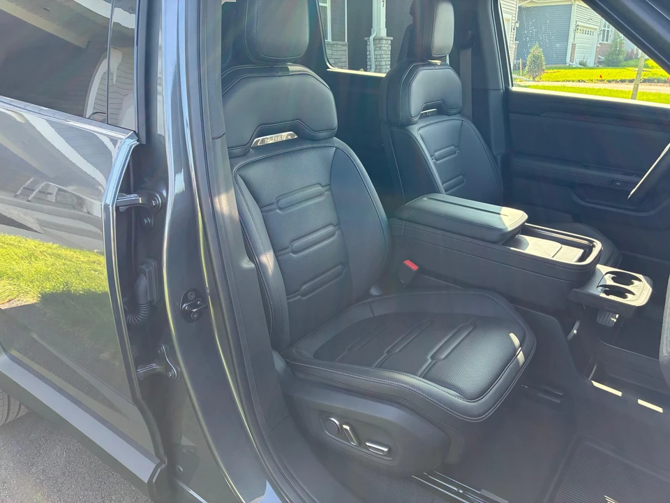 2027 Rivian - Image 24 of 31