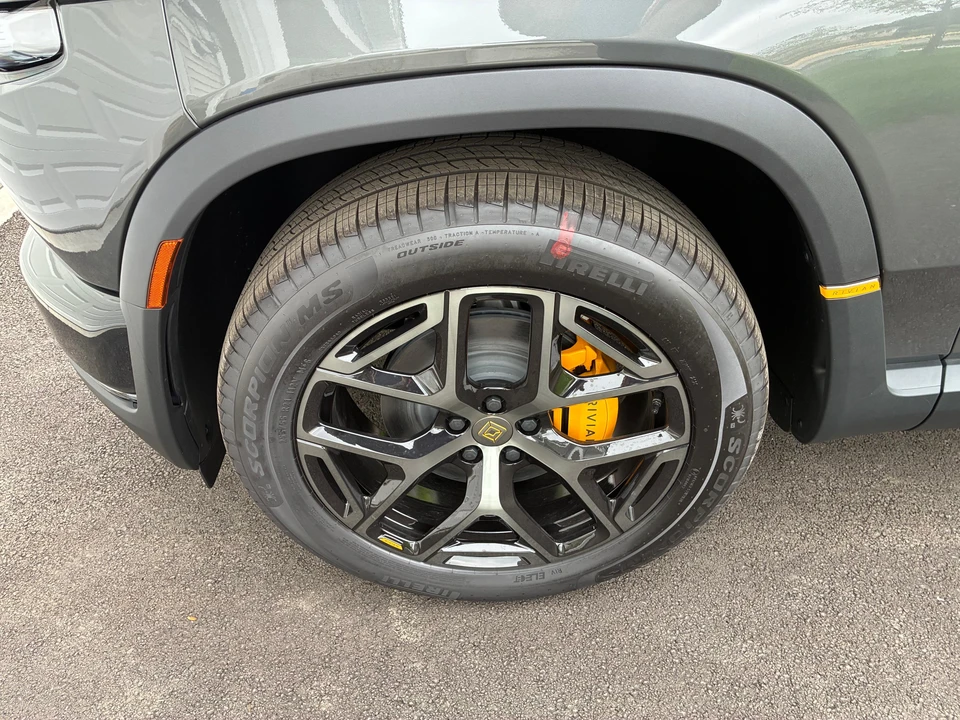 2027 Rivian - Image 16 of 31