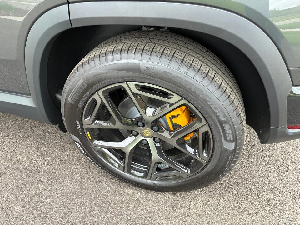 2027 Rivian - Image 18 of 31