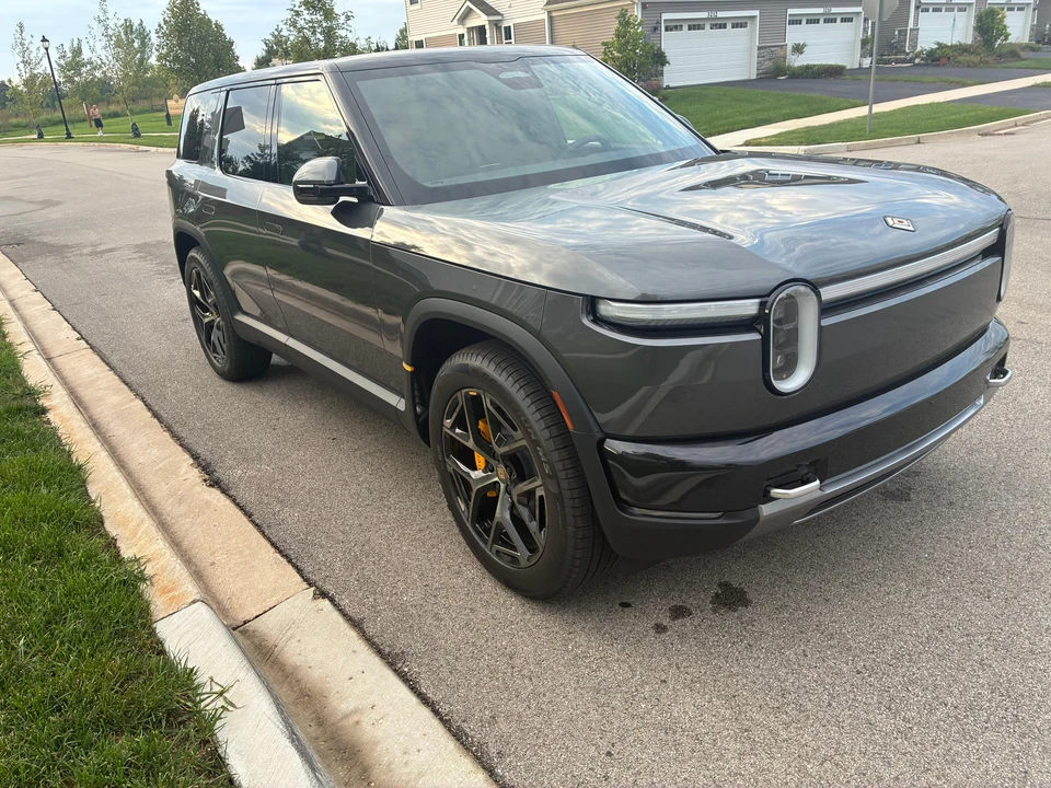2027 Rivian - Image 15 of 31