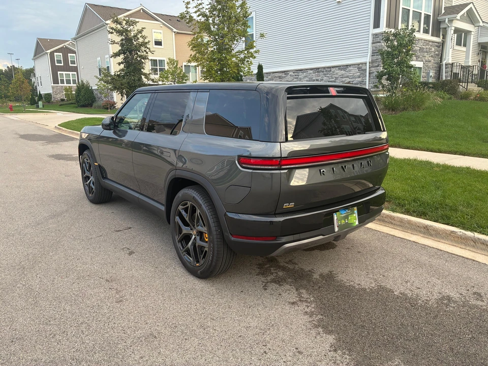2027 Rivian - Image 10 of 31