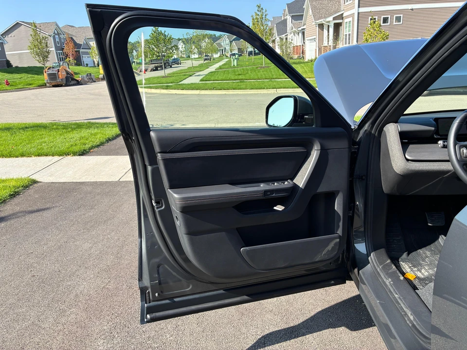 2027 Rivian - Image 28 of 31