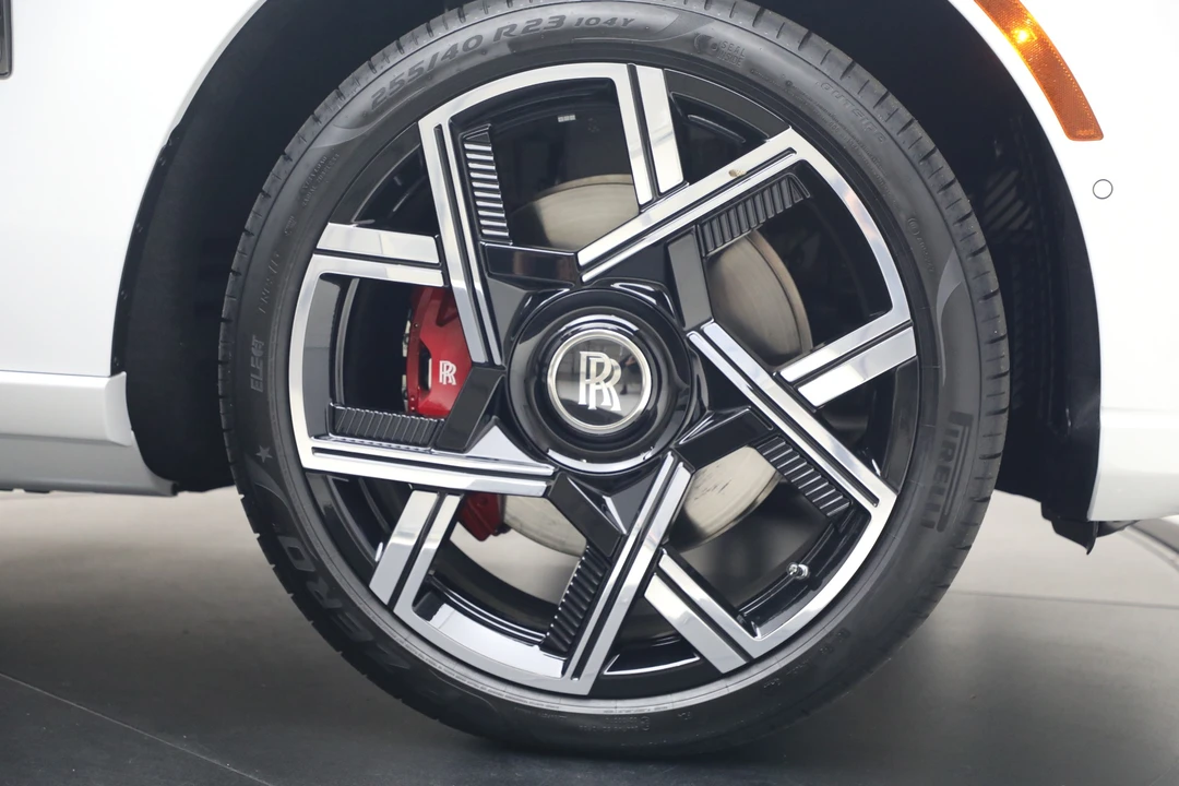 2027 Rolls-Royce Cullinan Black Badge - Image 15 of 31
