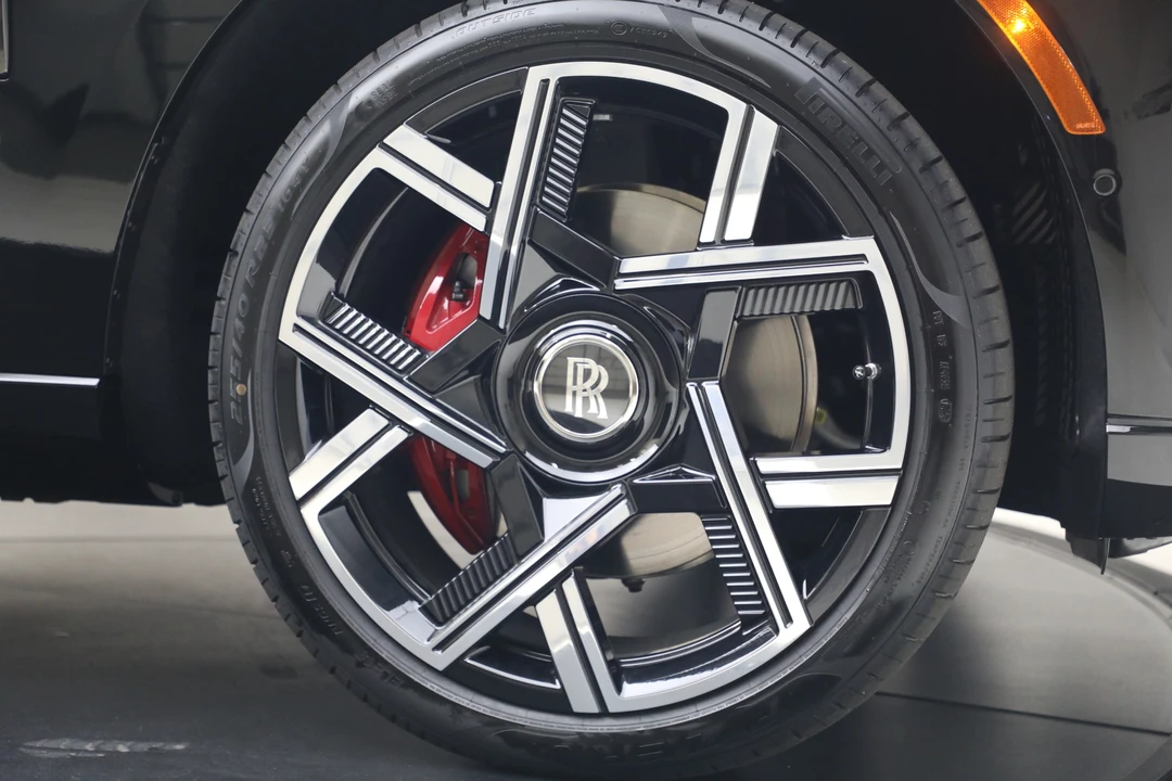 2027 Rolls-Royce Cullinan Black Badge - Image 15 of 31