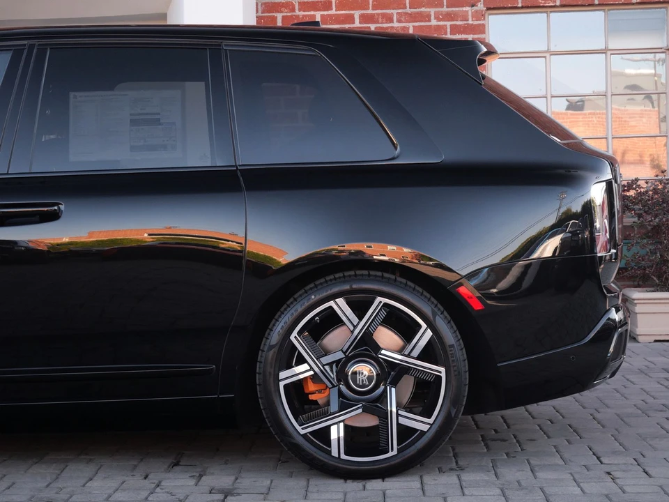 2027 Rolls-Royce Cullinan Black Badge - Image 24 of 31