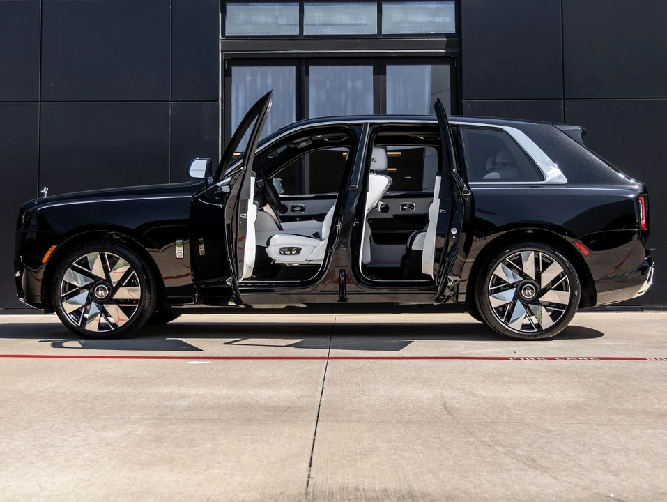 2027 Rolls-Royce Cullinan - Image 11 of 31
