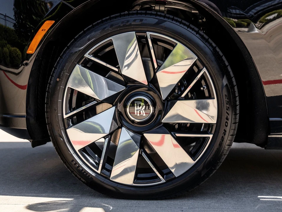2027 Rolls-Royce Cullinan - Image 14 of 31