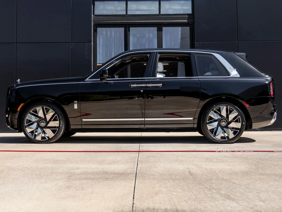 2027 Rolls-Royce Cullinan - Image 2 of 31