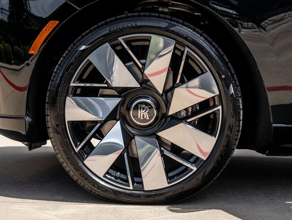2027 Rolls-Royce Cullinan - Image 16 of 31