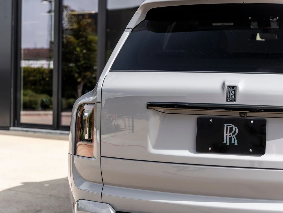 2027 Rolls-Royce Cullinan Black Badge - Image 14 of 31