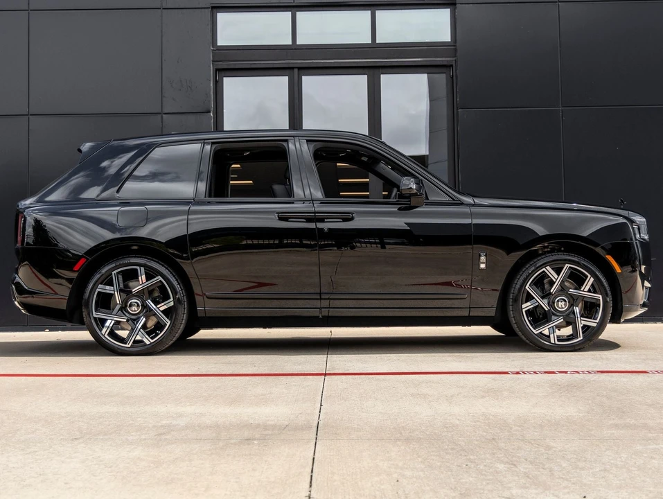 2027 Rolls-Royce Cullinan Black Badge - Image 12 of 31