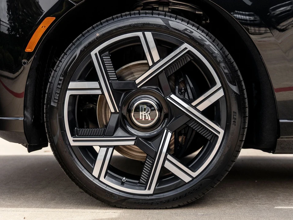 2027 Rolls-Royce Cullinan Black Badge - Image 13 of 31
