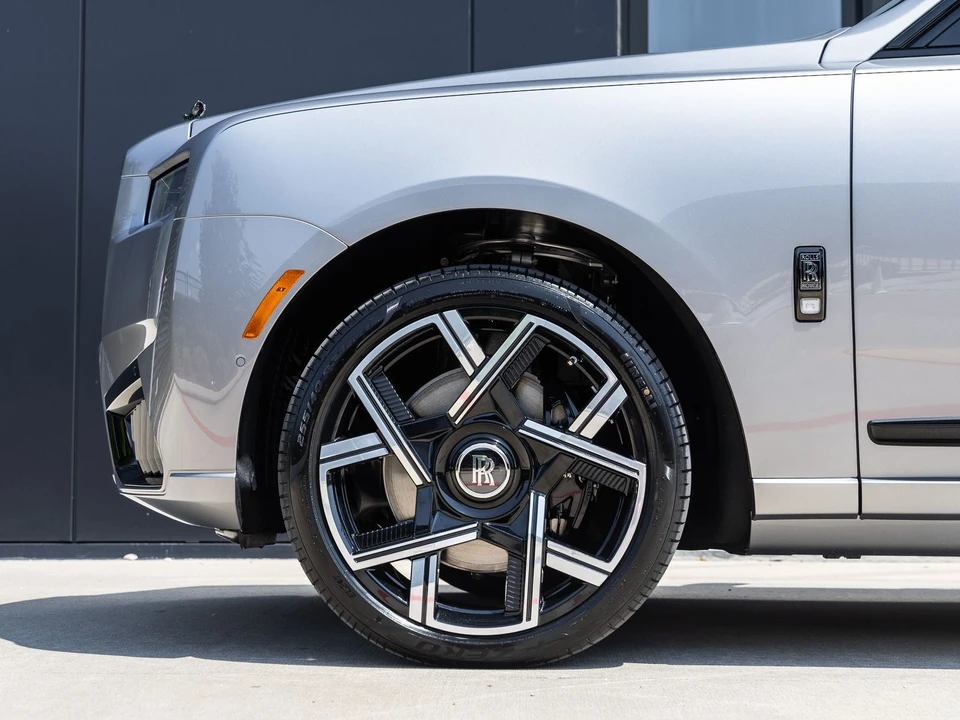 2027 Rolls-Royce Cullinan Black Badge - Image 16 of 31