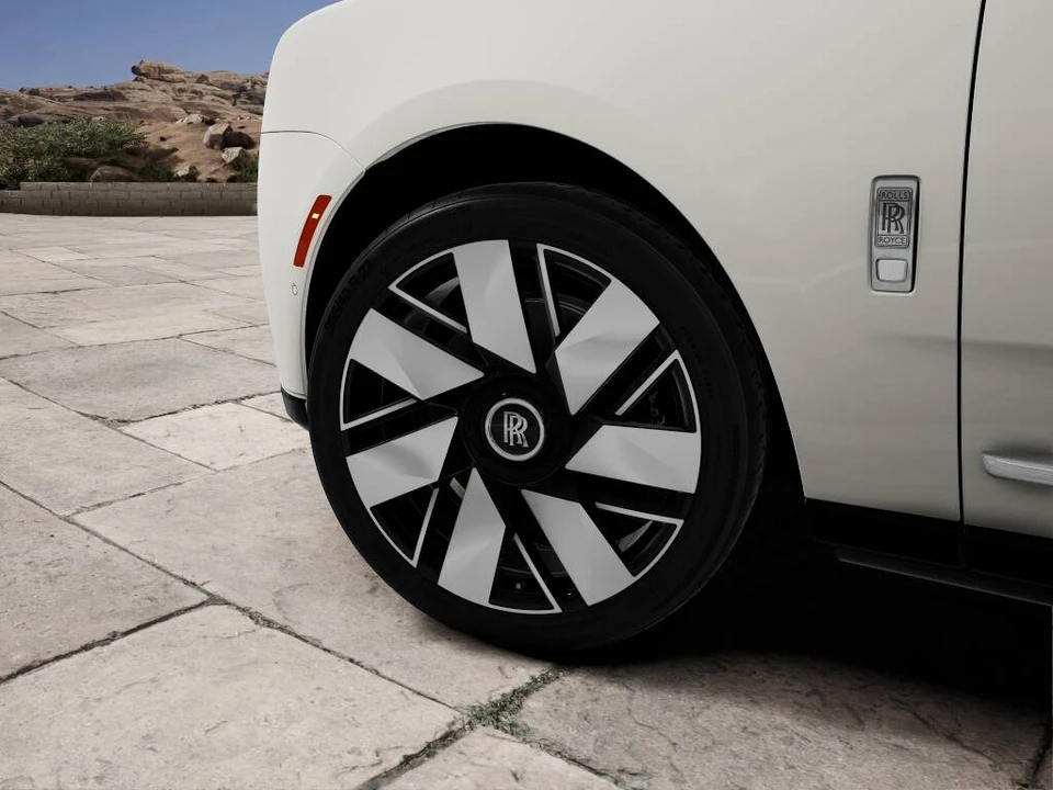 2027 Rolls-Royce Cullinan - Image 6 of 16