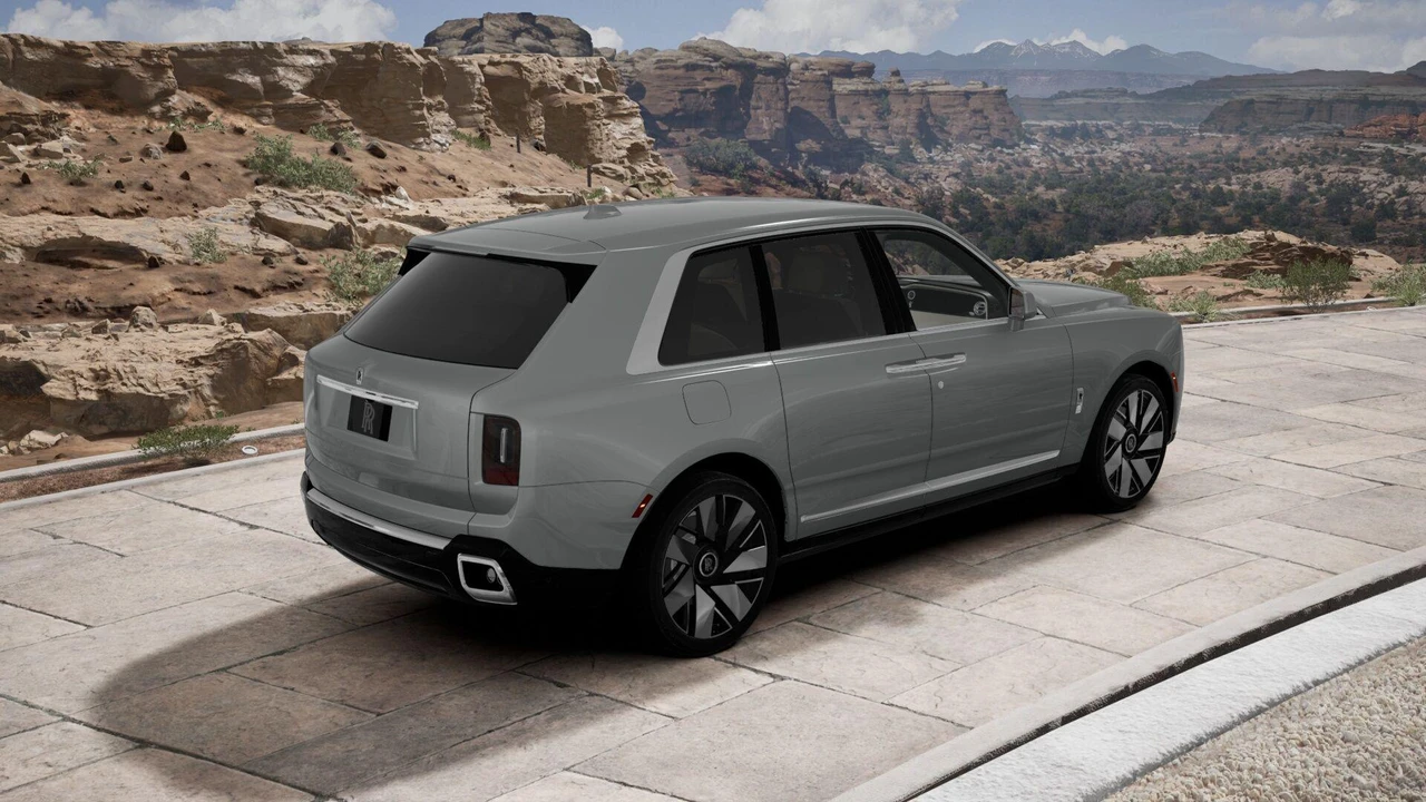 2027 Rolls-Royce Cullinan - Image 3 of 9