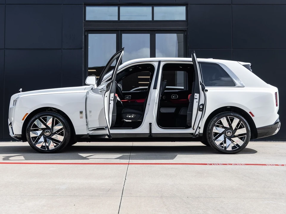 2027 Rolls-Royce Cullinan - Image 11 of 31