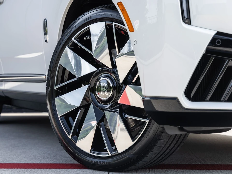 2027 Rolls-Royce Cullinan - Image 24 of 31