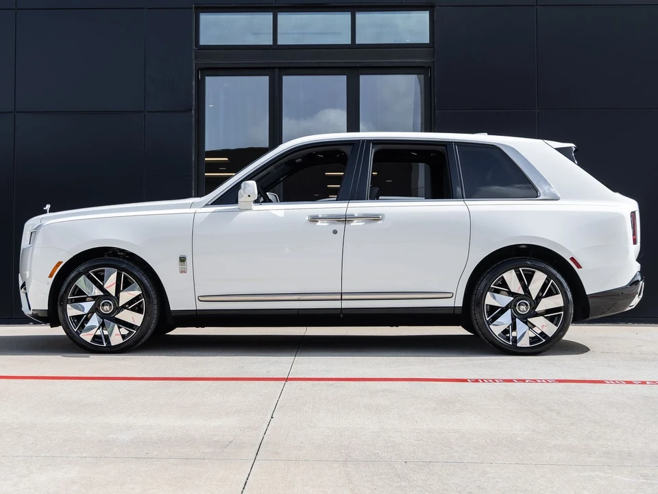 2027 Rolls-Royce Cullinan - Image 3 of 31