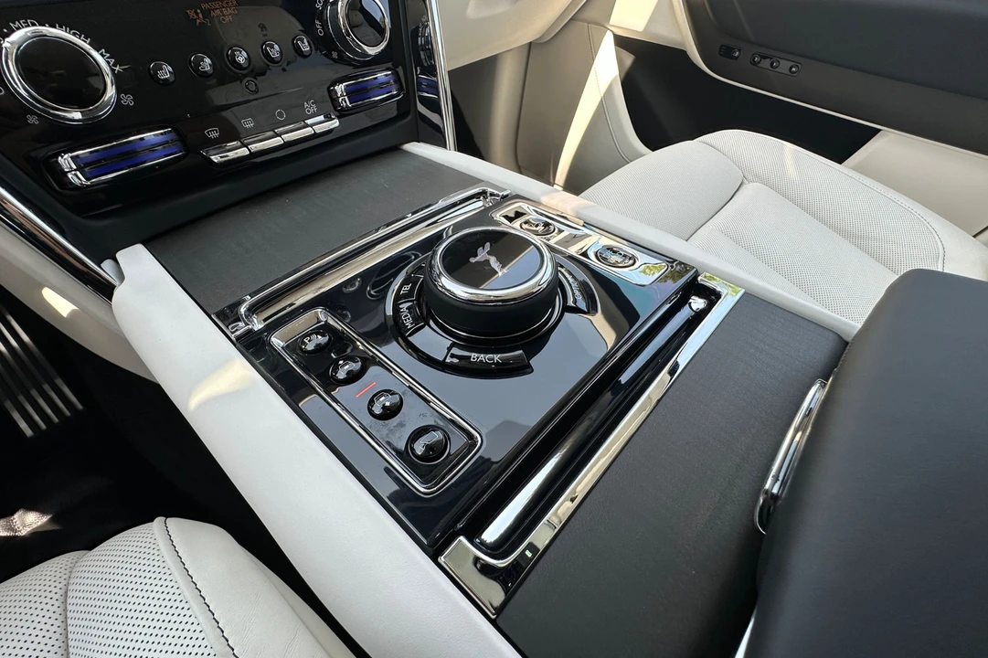 2027 Rolls-Royce Cullinan - Image 11 of 24