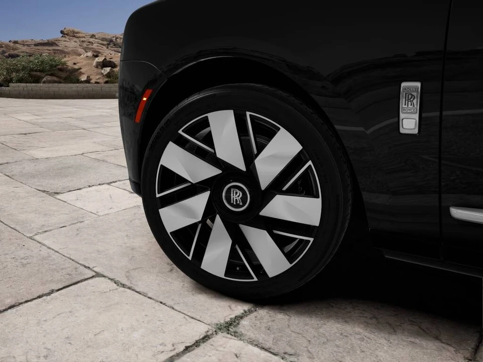 2027 Rolls-Royce Cullinan - Image 6 of 15