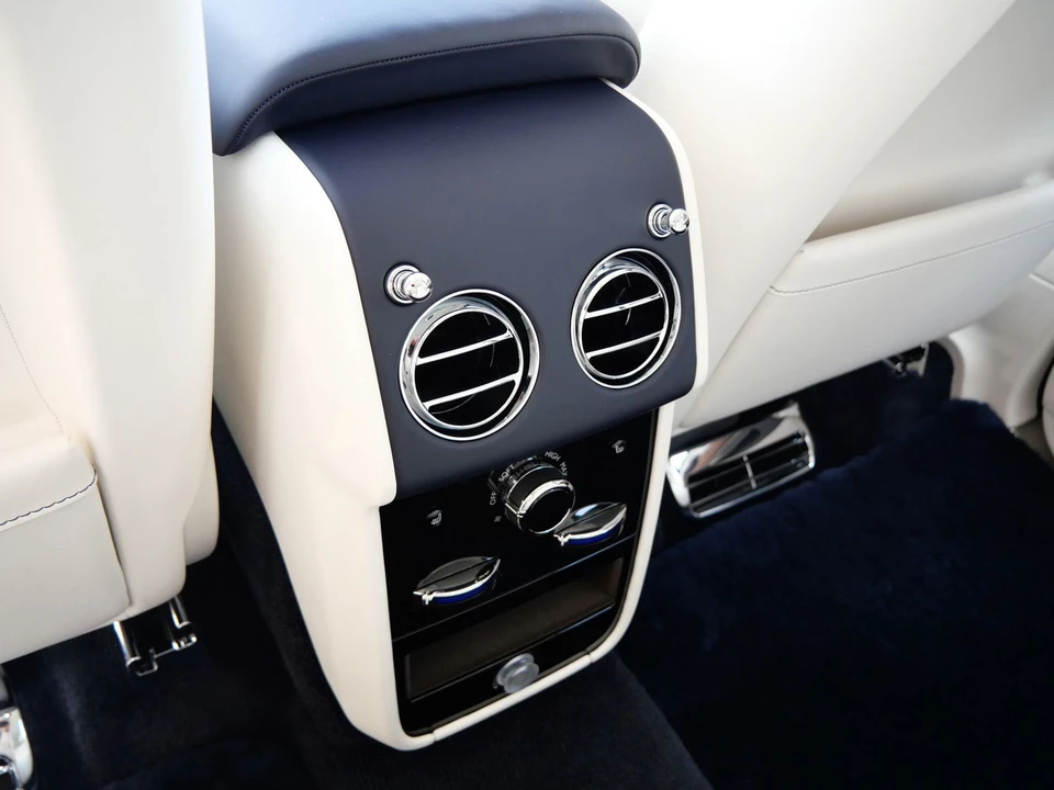 2027 Rolls-Royce Cullinan - Image 29 of 31