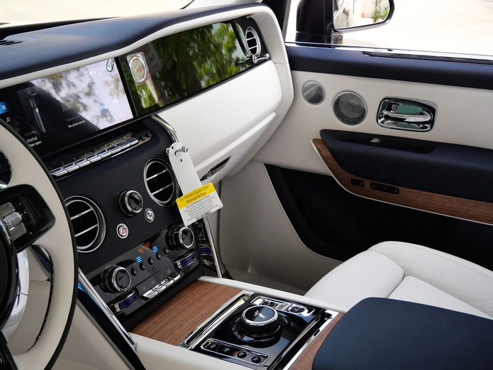 2027 Rolls-Royce Cullinan - Image 25 of 31