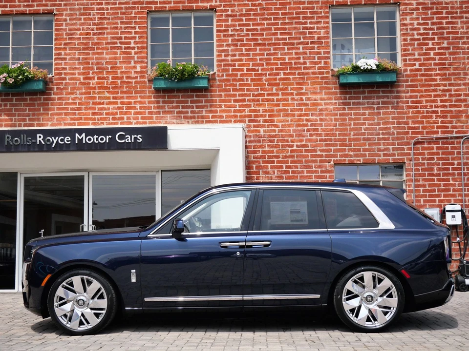2027 Rolls-Royce Cullinan - Image 3 of 31