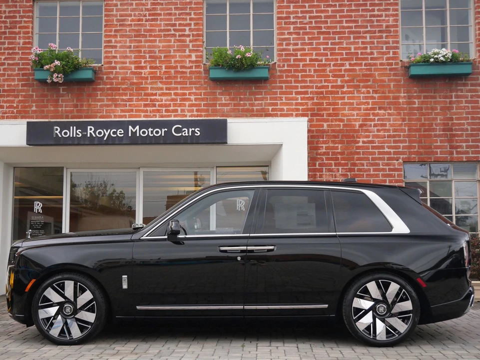2027 Rolls-Royce Cullinan - Image 3 of 31