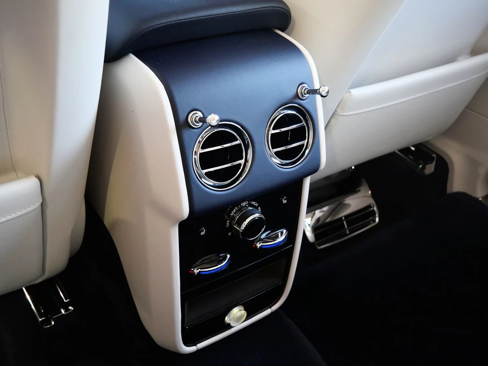2027 Rolls-Royce Cullinan - Image 28 of 31