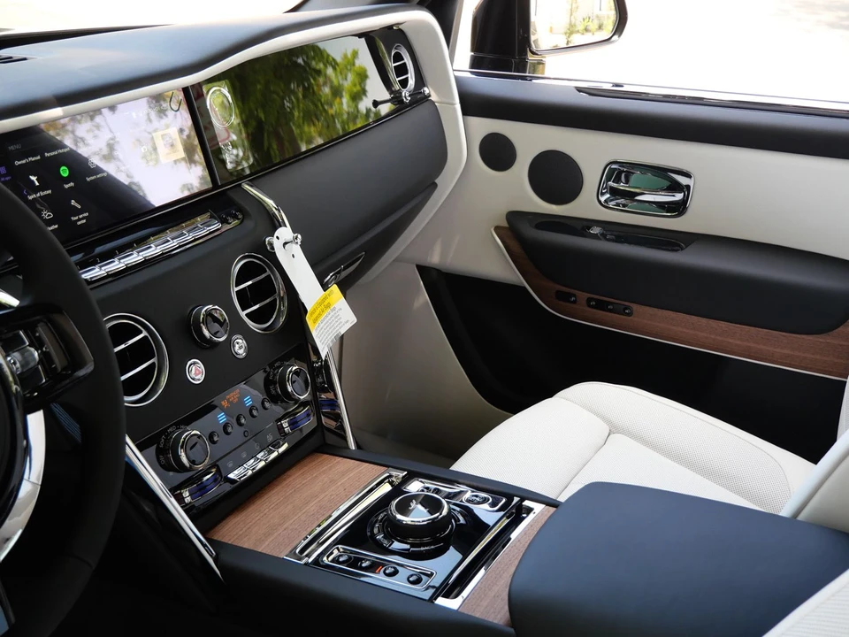 2027 Rolls-Royce Cullinan - Image 25 of 31