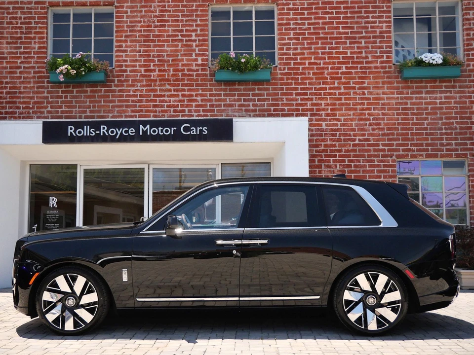 2027 Rolls-Royce Cullinan - Image 3 of 31
