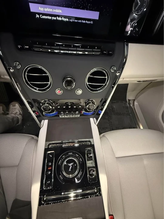 2027 Rolls-Royce Cullinan - Image 15 of 20