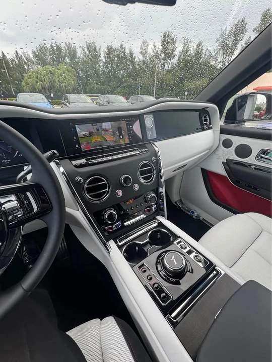 2027 Rolls-Royce Cullinan - Image 3 of 4