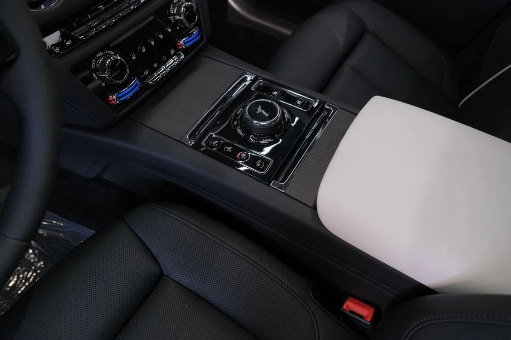 2027 Rolls-Royce Ghost 2nd Gen - Image 13 of 31