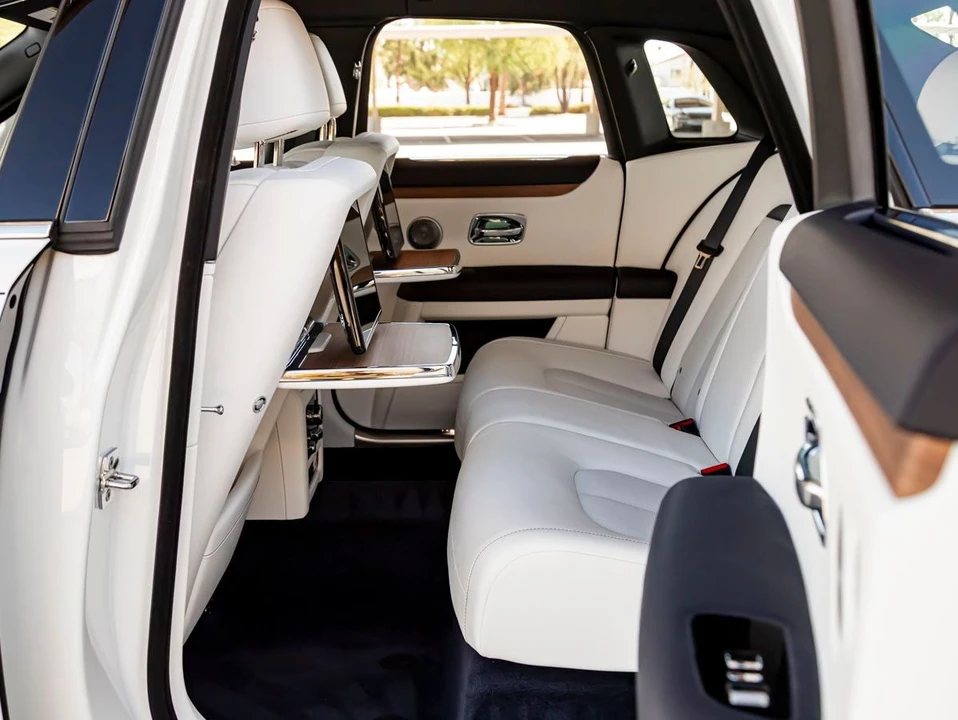 2027 Rolls-Royce Ghost 2nd Gen - Image 24 of 31