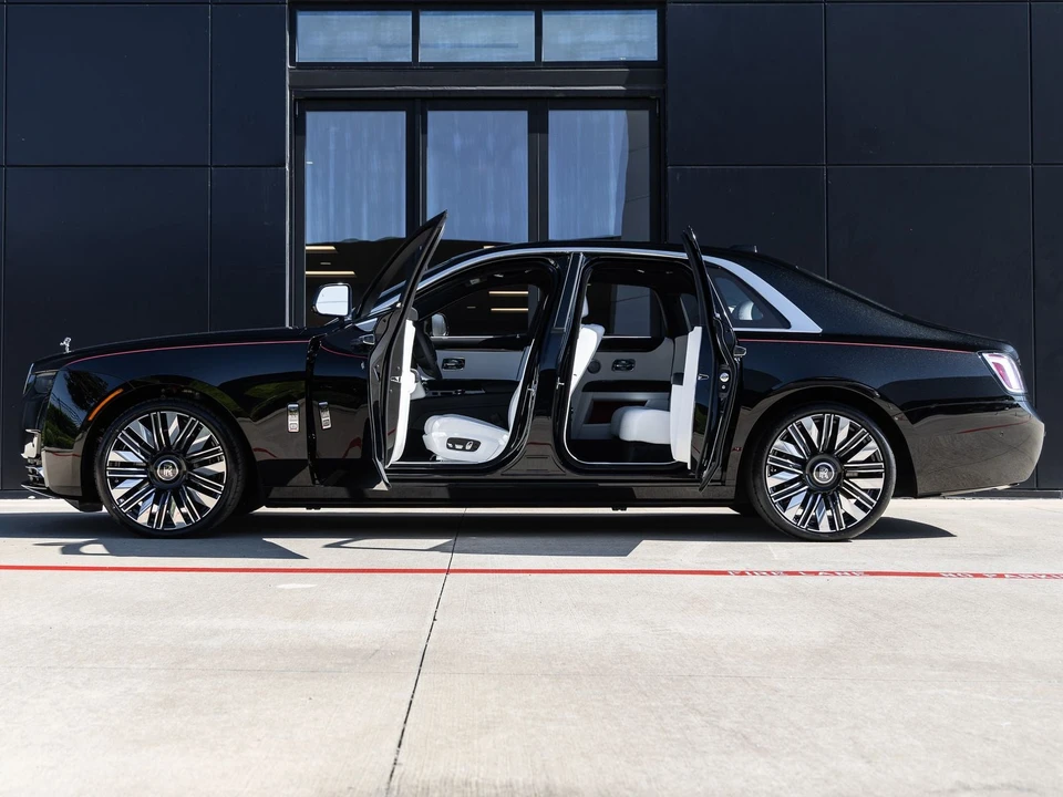 2027 Rolls-Royce Ghost 2nd Gen - Image 11 of 31