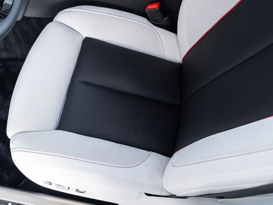 2027 Rolls-Royce Ghost 2nd Gen - Image 28 of 31