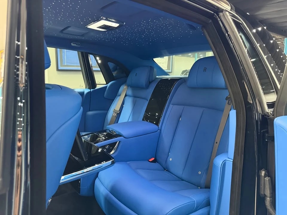 2027 Rolls-Royce Phantom VIII - Image 16 of 19
