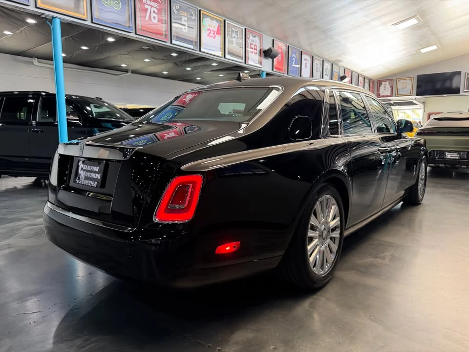 2027 Rolls-Royce Phantom VIII - Image 6 of 19