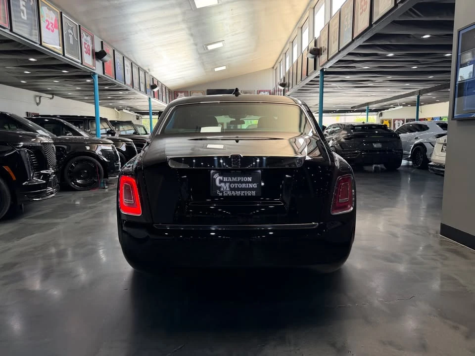2027 Rolls-Royce Phantom VIII - Image 7 of 19