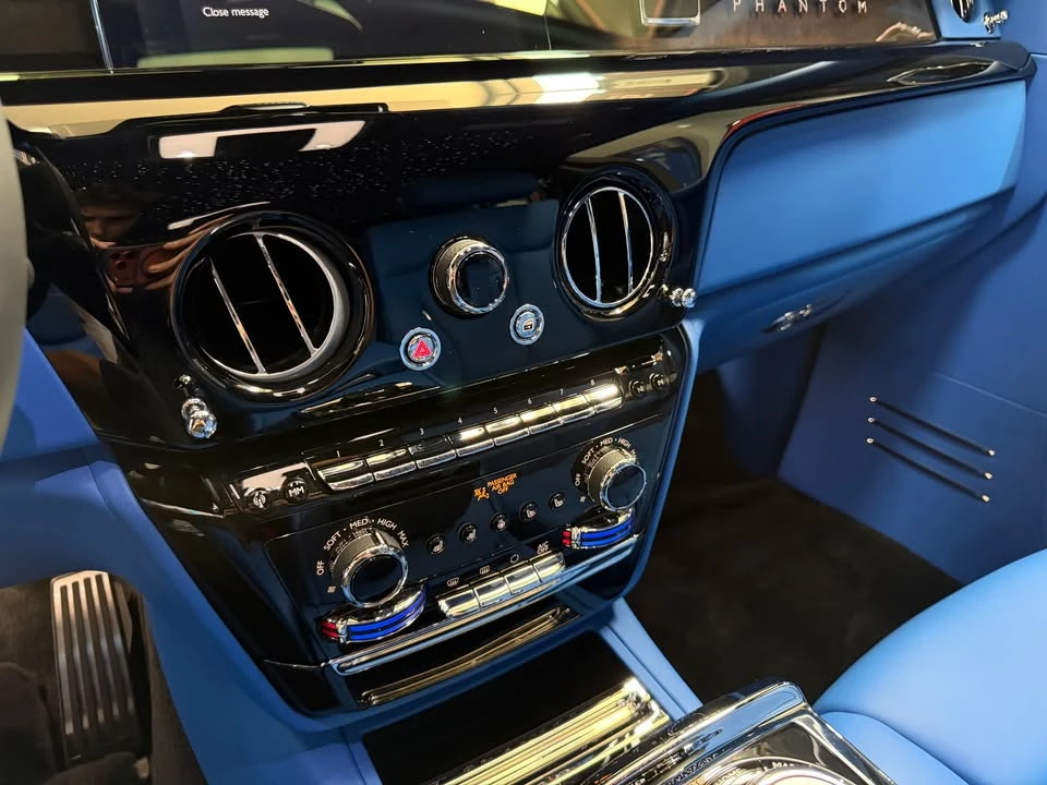 2027 Rolls-Royce Phantom VIII - Image 14 of 19
