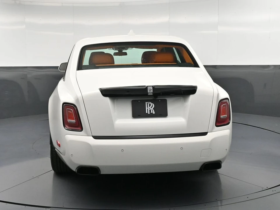 2027 Rolls-Royce Phantom VIII - Image 7 of 31