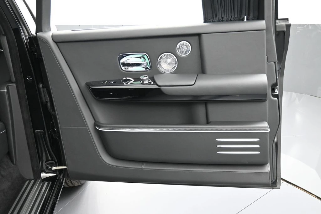 2027 Rolls-Royce Phantom VIII - Image 23 of 31