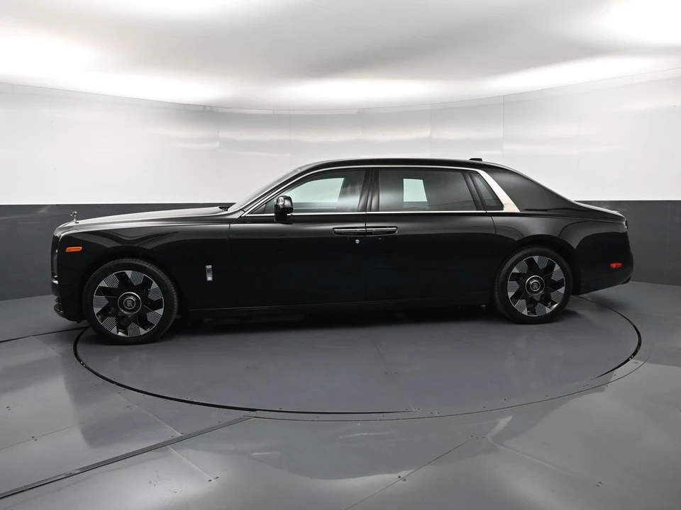 2027 Rolls-Royce Phantom VIII - Image 2 of 31