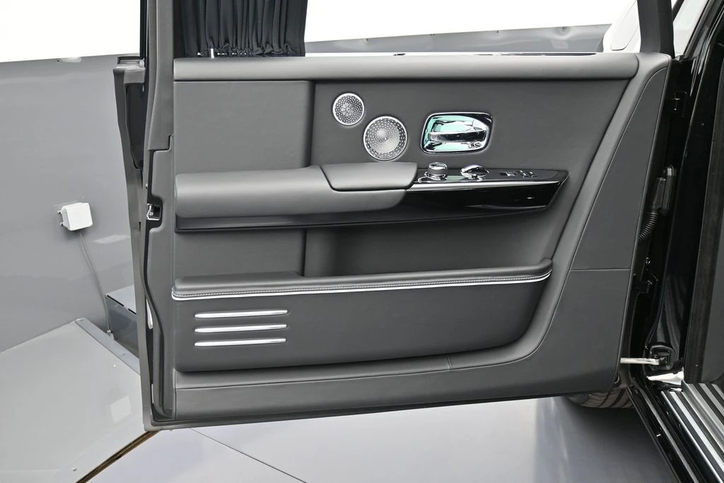 2027 Rolls-Royce Phantom VIII - Image 27 of 31
