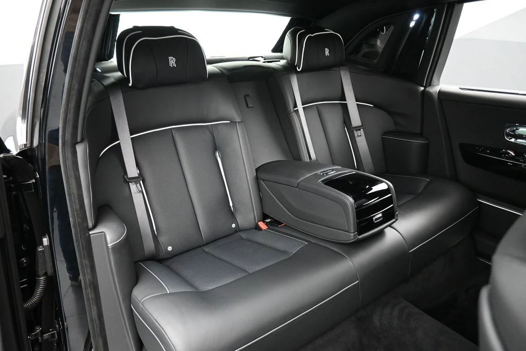 2027 Rolls-Royce Phantom VIII - Image 28 of 31