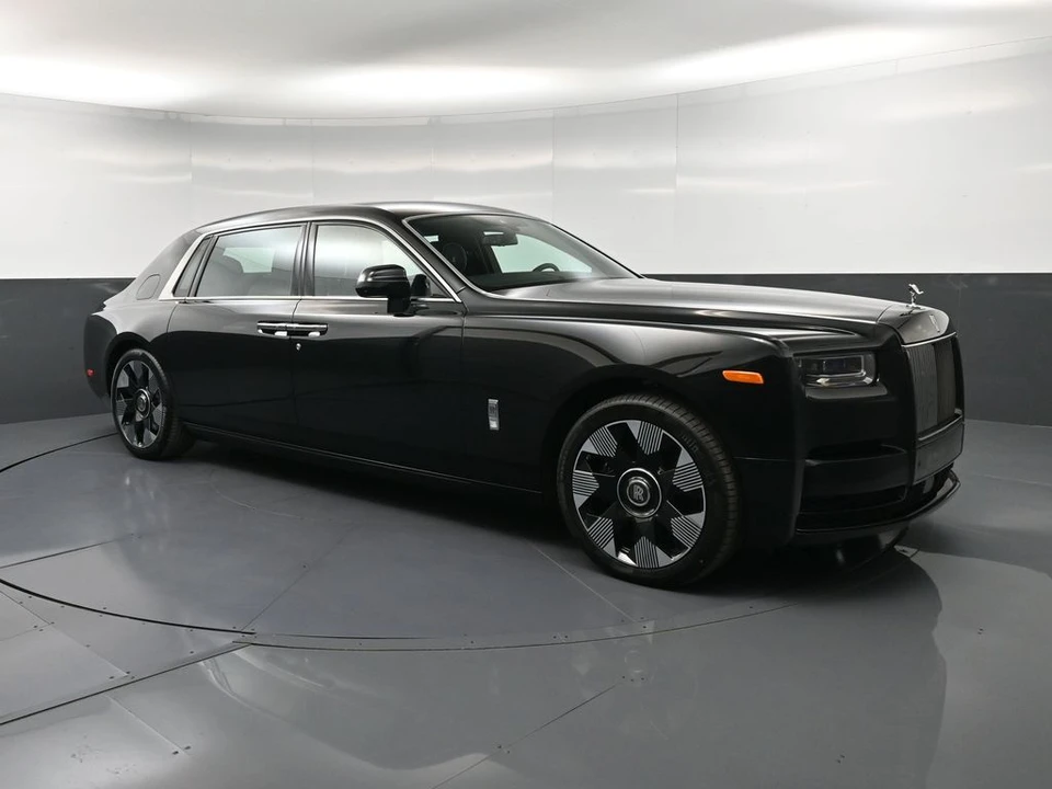 2027 Rolls-Royce Phantom VIII - Image 10 of 31